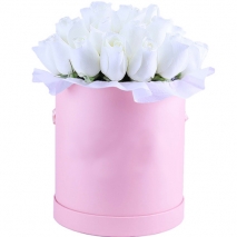 12 White Color Roses in Box